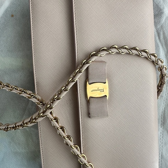 Ferragamo Pink Leather crossbody Bag - Picture 3 of 6